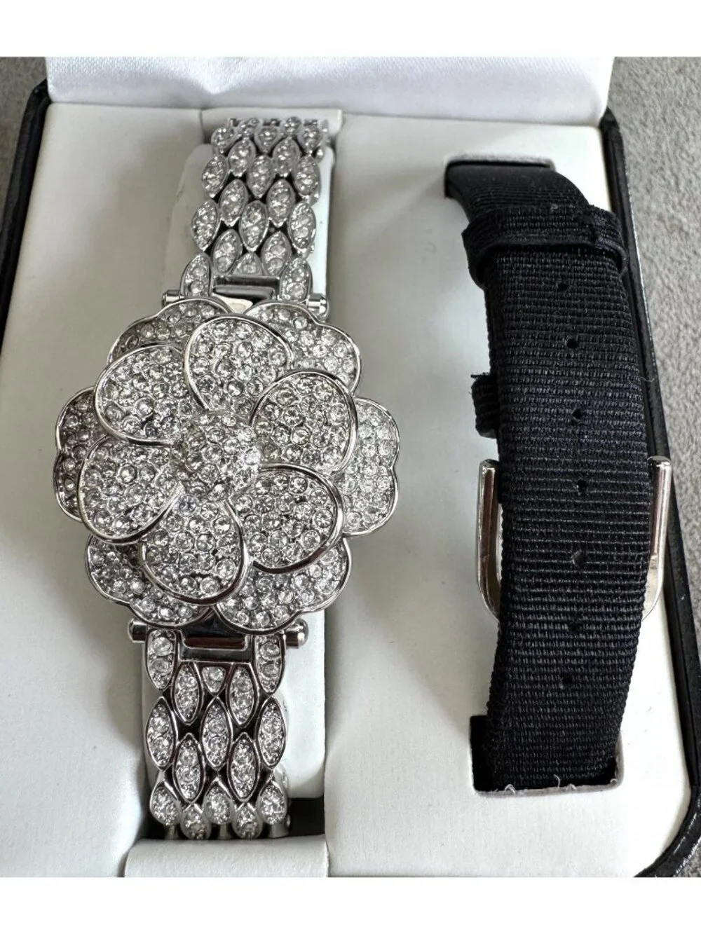 NIB Vtg SUZANNE SOMERS FLOWER Hidden WATCH with 2 BANDS -Crystals +Black -Unworn